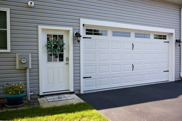 24/7 Emergency Garage Door Panel Replacement experts in Grand Ledge, MI